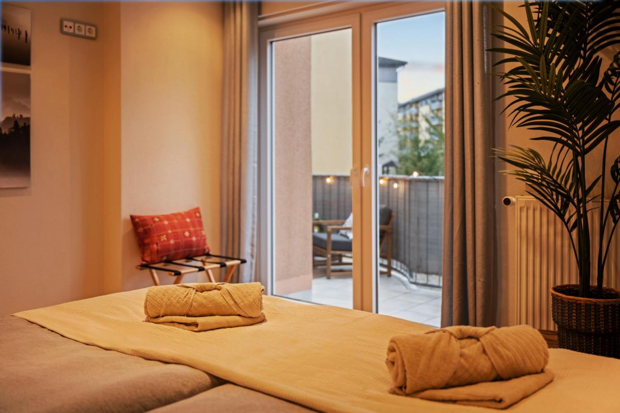 Edler Wohnraum Schwanenteich-Suite Mit Balkon, Kaffeevollautomat, Lift & Parkplatz ツウィッカウ エクステリア 写真