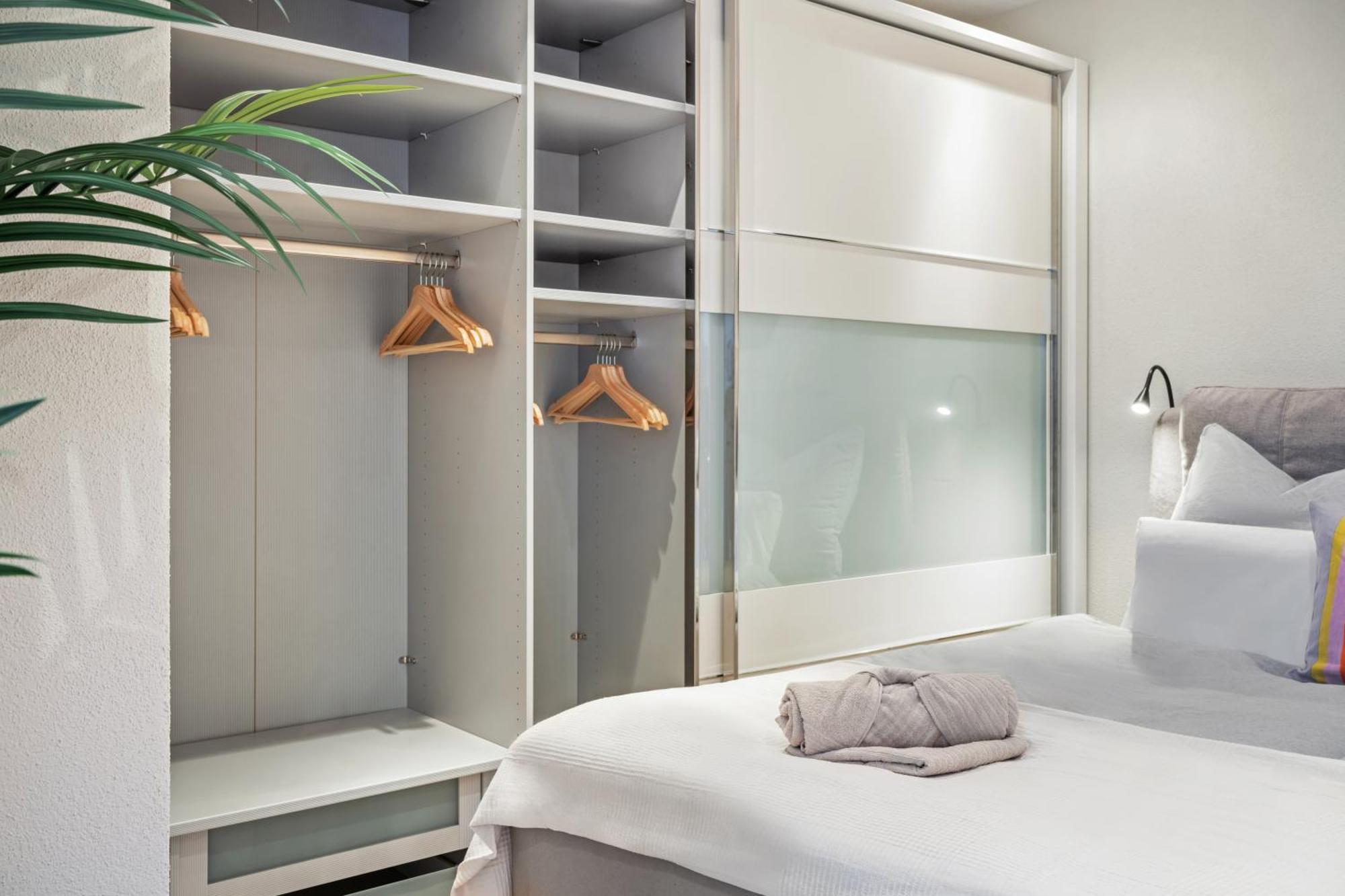 Edler Wohnraum Schwanenteich-Suite Mit Balkon, Kaffeevollautomat, Lift & Parkplatz ツウィッカウ エクステリア 写真